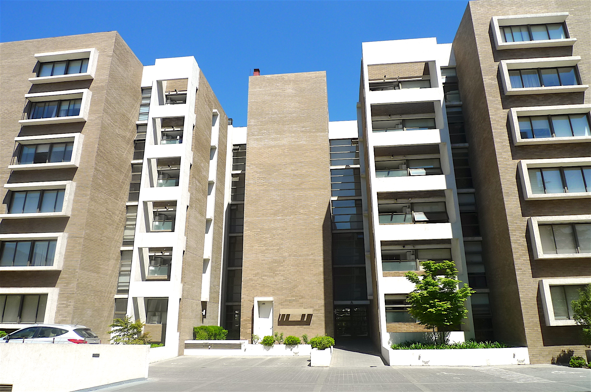 Av. La Dehesa Con Robles